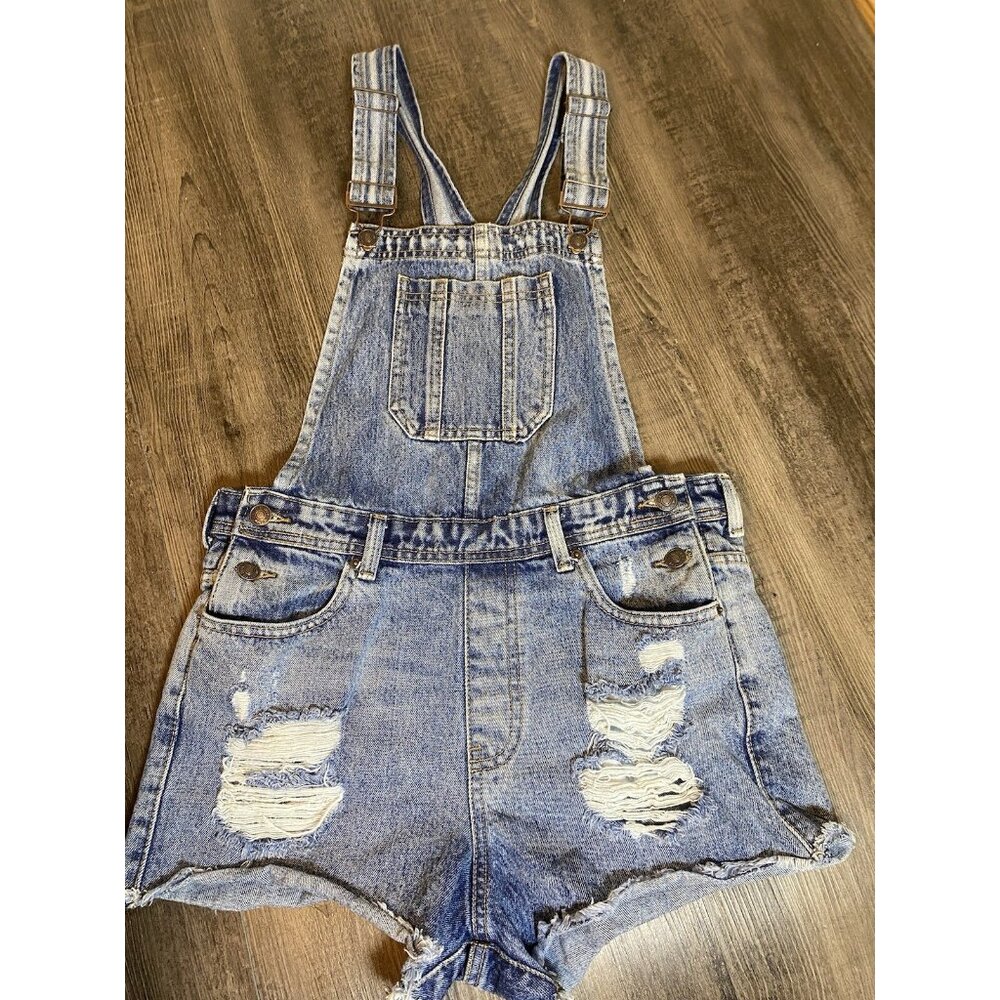 FOREVER 21 WOMENS JUNIORS DENIM OVERALLS SHORTS DISTRESSED SIZE 27